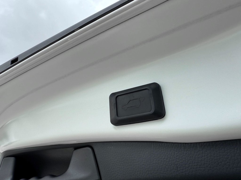 2021 Toyota RAV4 XLE LTD in Notre-Dame-des-Prairies, Quebec - 17 - w1024h768px