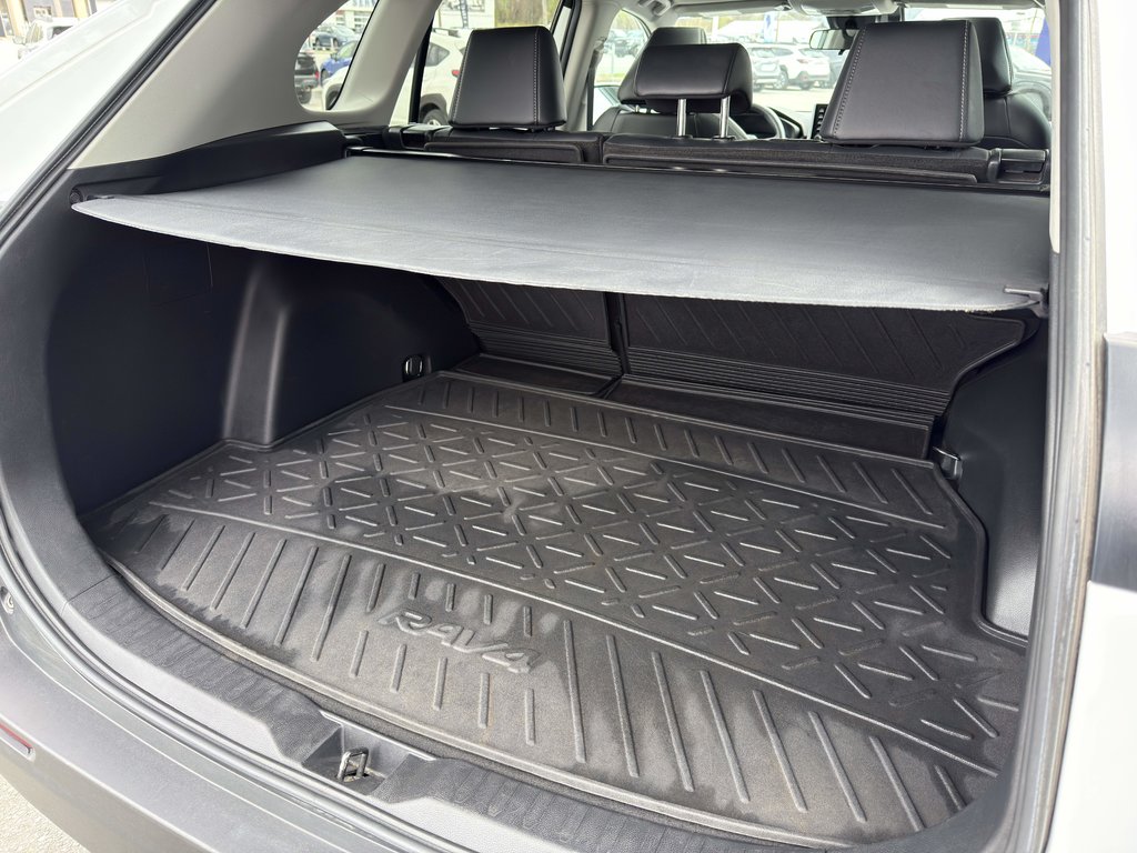2021 Toyota RAV4 XLE LTD in Notre-Dame-des-Prairies, Quebec - 16 - w1024h768px