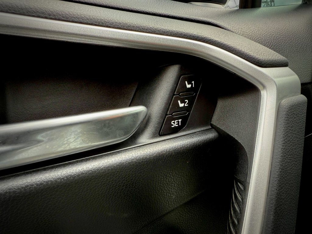2021 Toyota RAV4 XLE LTD in Notre-Dame-des-Prairies, Quebec - 42 - w1024h768px