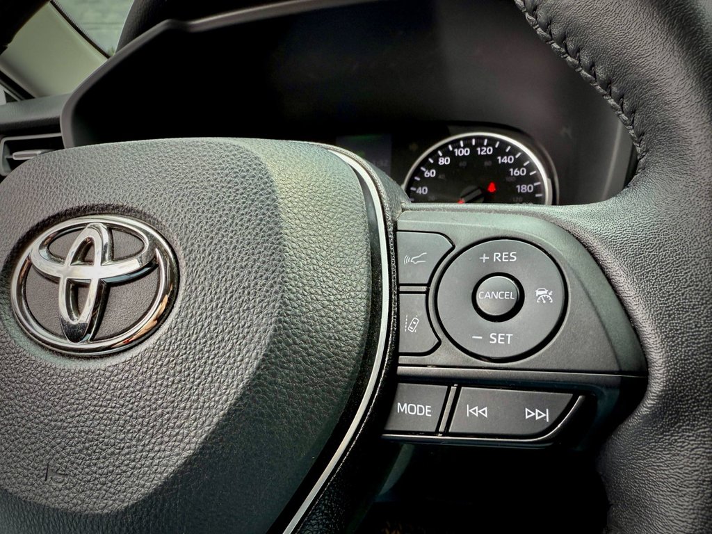 2021 Toyota RAV4 XLE LTD in Notre-Dame-des-Prairies, Quebec - 33 - w1024h768px