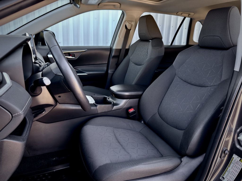 2024 Toyota RAV4 Hybrid XLE in Notre-Dame-des-Prairies, Quebec - 19 - w1024h768px