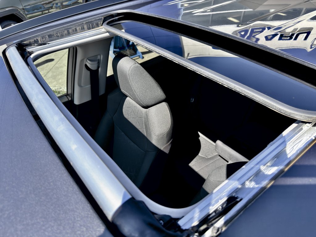 2024 Toyota RAV4 Hybrid XLE in Notre-Dame-des-Prairies, Quebec - 17 - w1024h768px