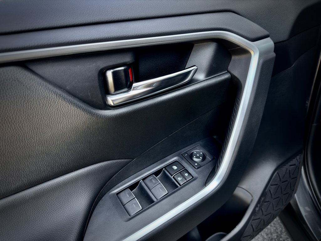 2024 Toyota RAV4 Hybrid XLE in Notre-Dame-des-Prairies, Quebec - 36 - w1024h768px