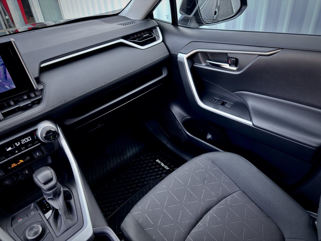 2024 Toyota RAV4 Hybrid XLE in Notre-Dame-des-Prairies, Quebec - 24 - w1024h768px