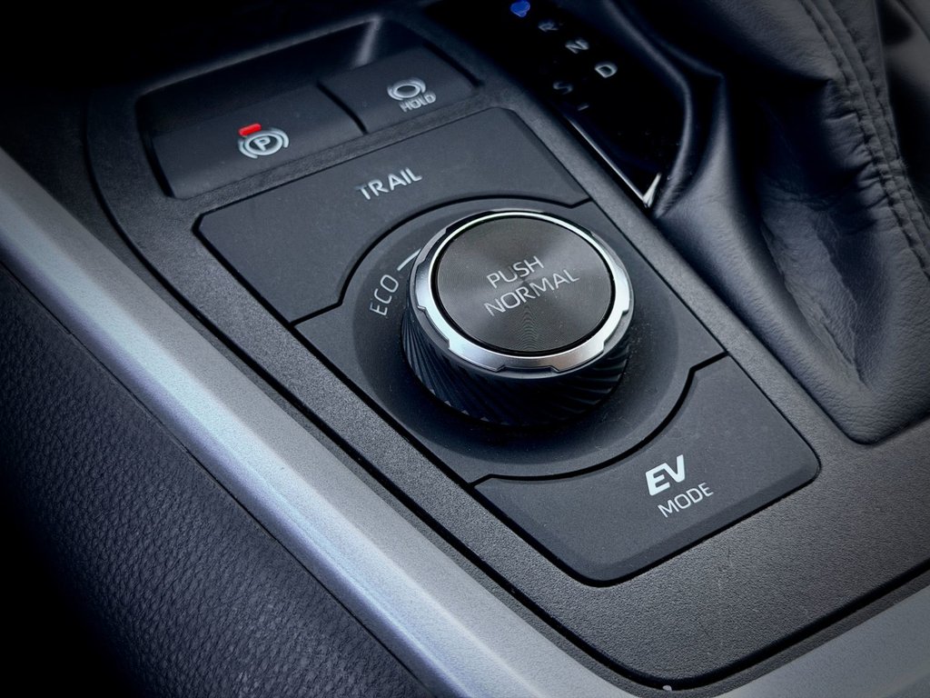 2024 Toyota RAV4 Hybrid XLE in Notre-Dame-des-Prairies, Quebec - 33 - w1024h768px