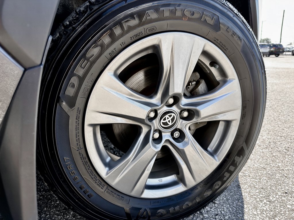 2024 Toyota RAV4 Hybrid XLE in Notre-Dame-des-Prairies, Quebec - 13 - w1024h768px