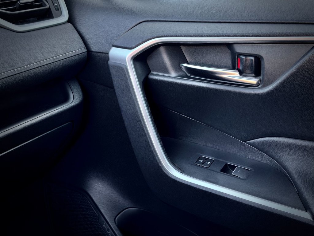 2024 Toyota RAV4 Hybrid XLE in Notre-Dame-des-Prairies, Quebec - 34 - w1024h768px