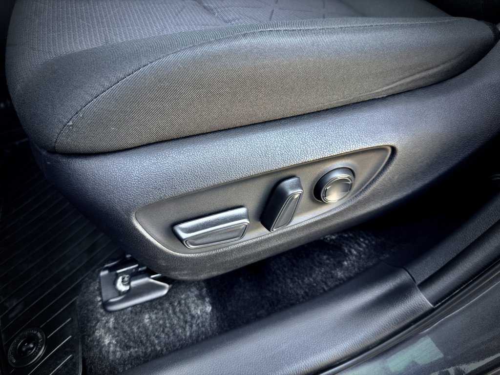 2024 Toyota RAV4 Hybrid XLE in Notre-Dame-des-Prairies, Quebec - 35 - w1024h768px