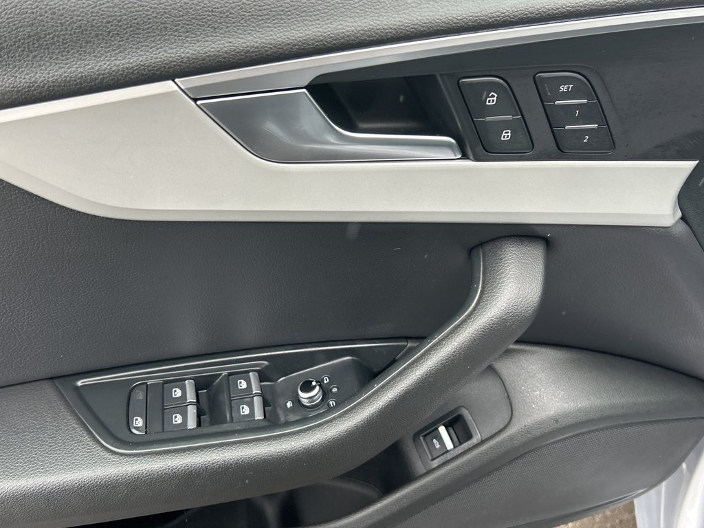 2017  A4 Komfort   LEATHER   SUNROOF   CAMERA   BLUETOOTH in Hannon, Ontario - 11 - w1024h768px