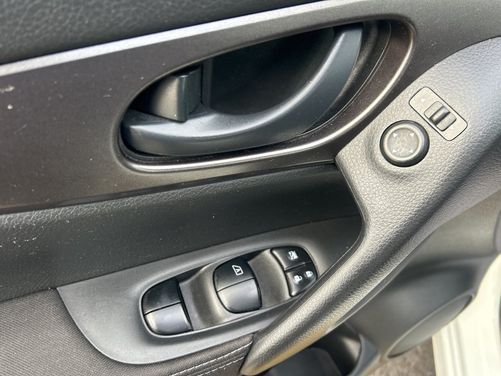 2018  Qashqai S   CAMERA   BLUETOOTH   USB   AUX   HTD SEATS in Hannon, Ontario - 11 - w1024h768px