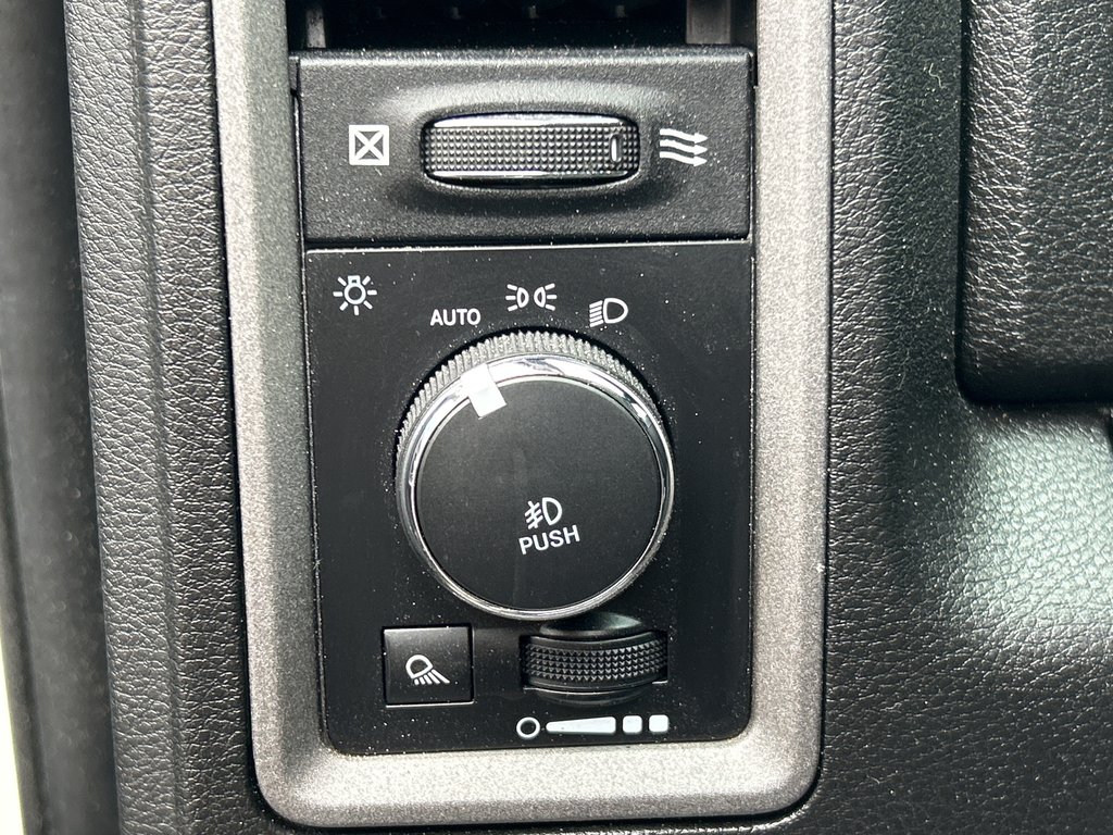 2021  1500 Classic Express   4X4   CAMERA   BLUETOOTH   HEATED SEATS in Hannon, Ontario - 14 - w1024h768px