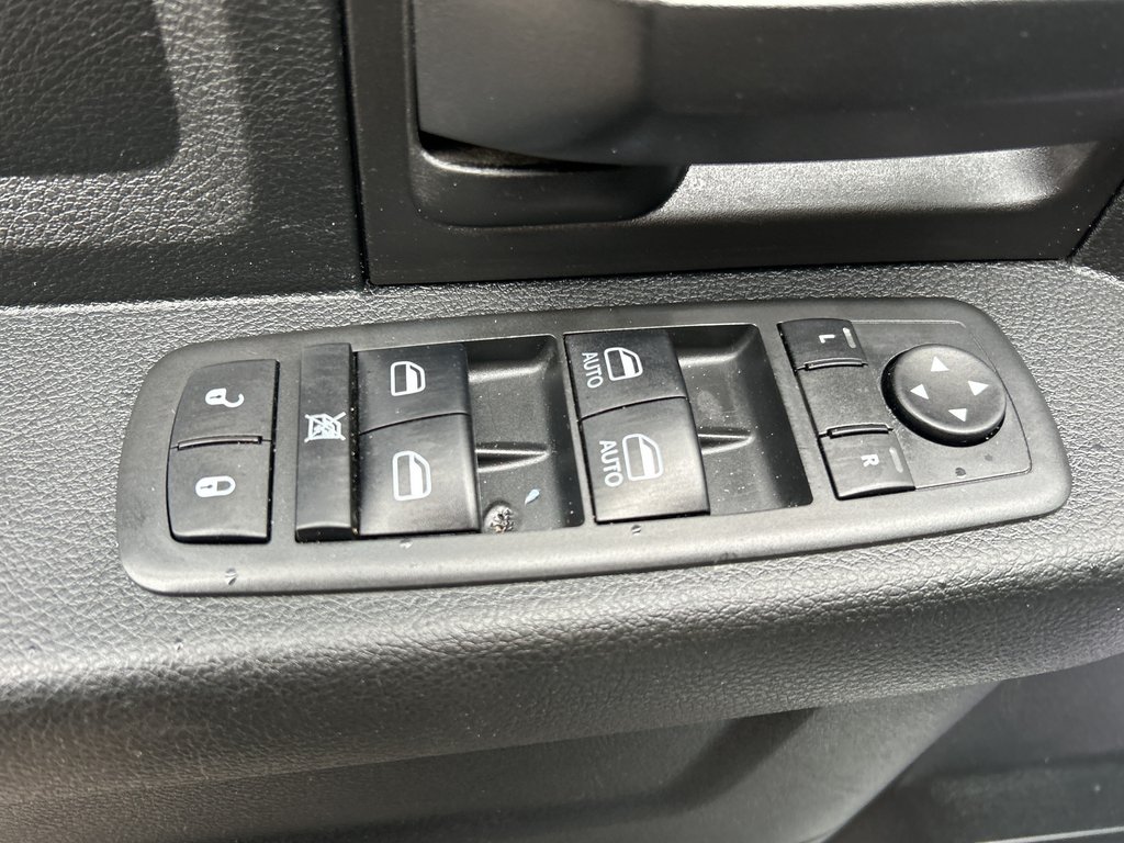 2021  1500 Classic Express   4X4   CAMERA   BLUETOOTH   HEATED SEATS in Hannon, Ontario - 10 - w1024h768px