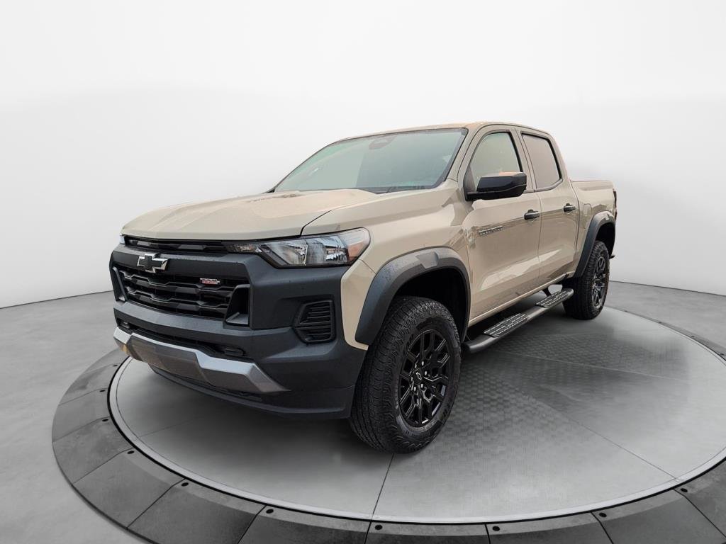 Chevrolet Colorado  2023 à Jonquière, Québec - 1 - w1024h768px