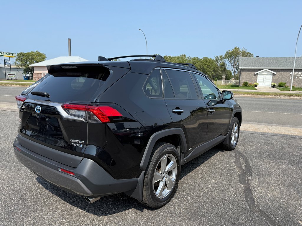 2020 Toyota RAV4 in Sept-Îles, Quebec - 4 - w1024h768px