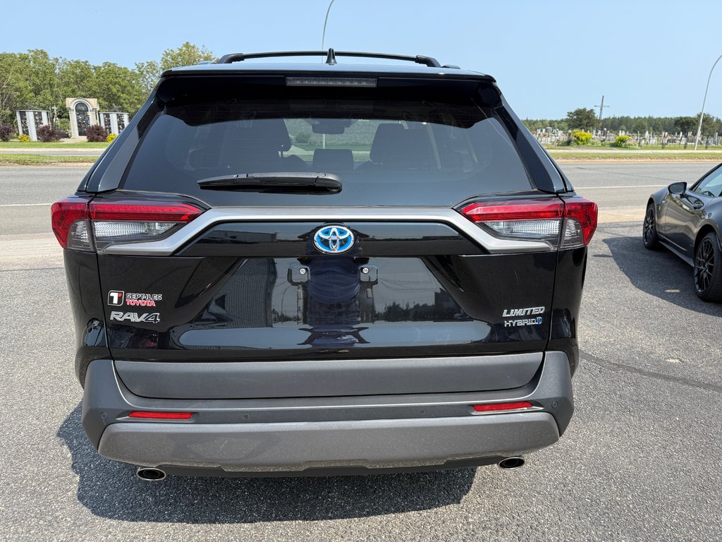 2020 Toyota RAV4 in Sept-Îles, Quebec - 5 - w1024h768px