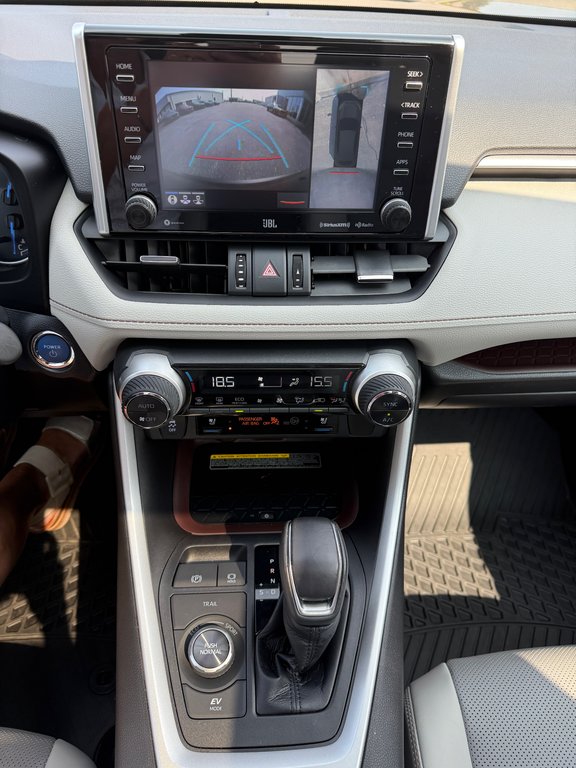 2020 Toyota RAV4 in Sept-Îles, Quebec - 16 - w1024h768px