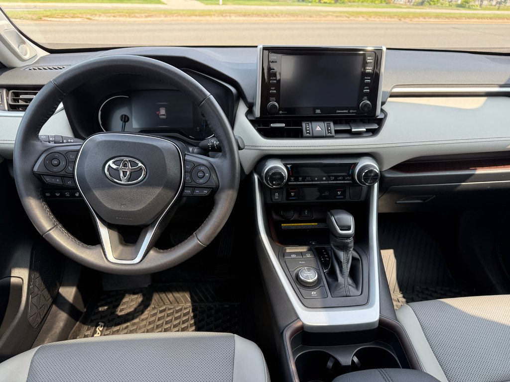 2020 Toyota RAV4 in Sept-Îles, Quebec - 10 - w1024h768px