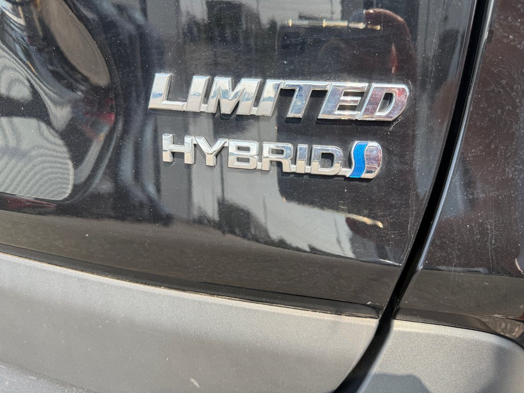 2020 Toyota RAV4 in Sept-Îles, Quebec - 7 - w1024h768px