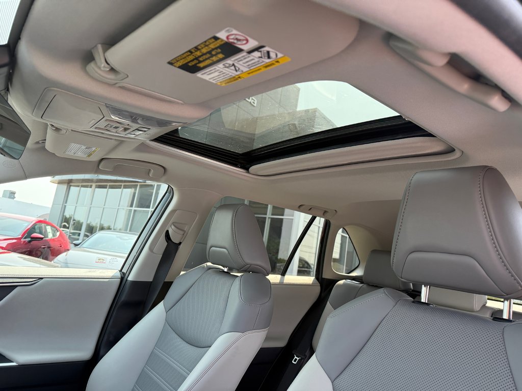 2020 Toyota RAV4 in Sept-Îles, Quebec - 13 - w1024h768px