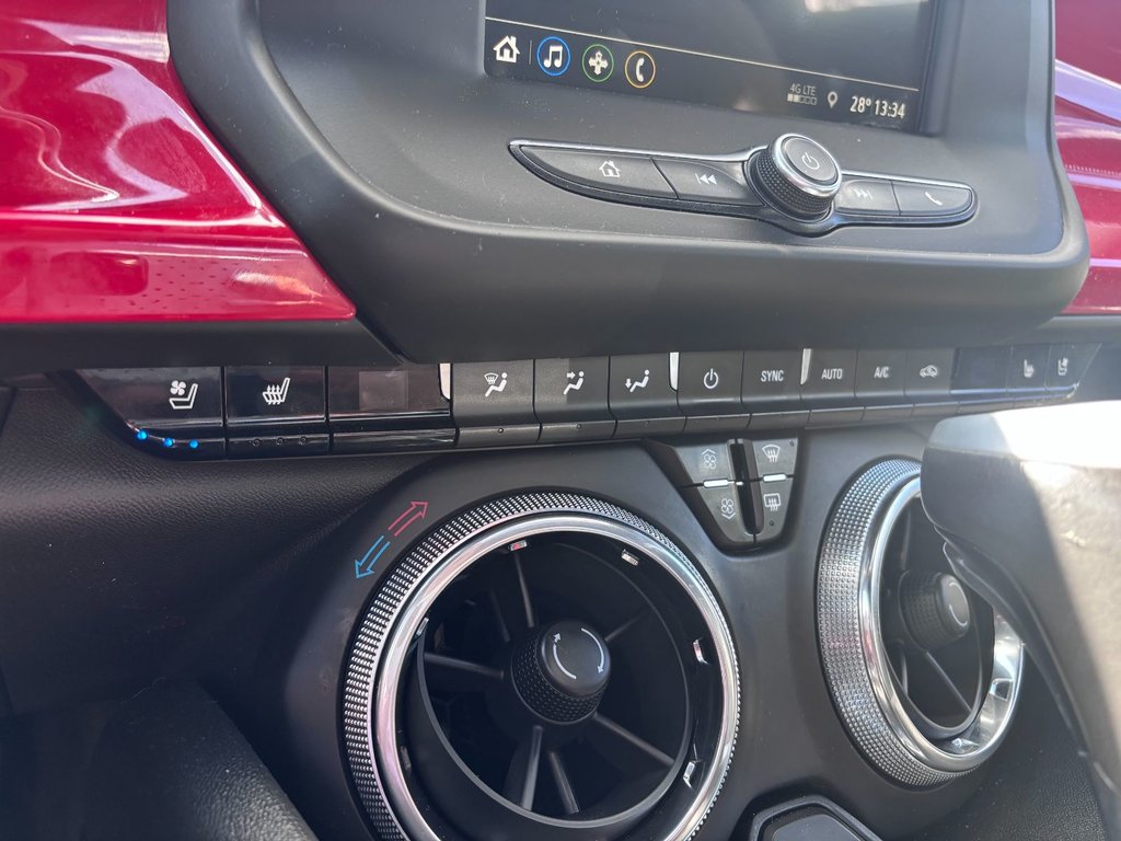 2019 Chevrolet Camaro 2LT in Saint-Georges, Quebec - 19 - w1024h768px