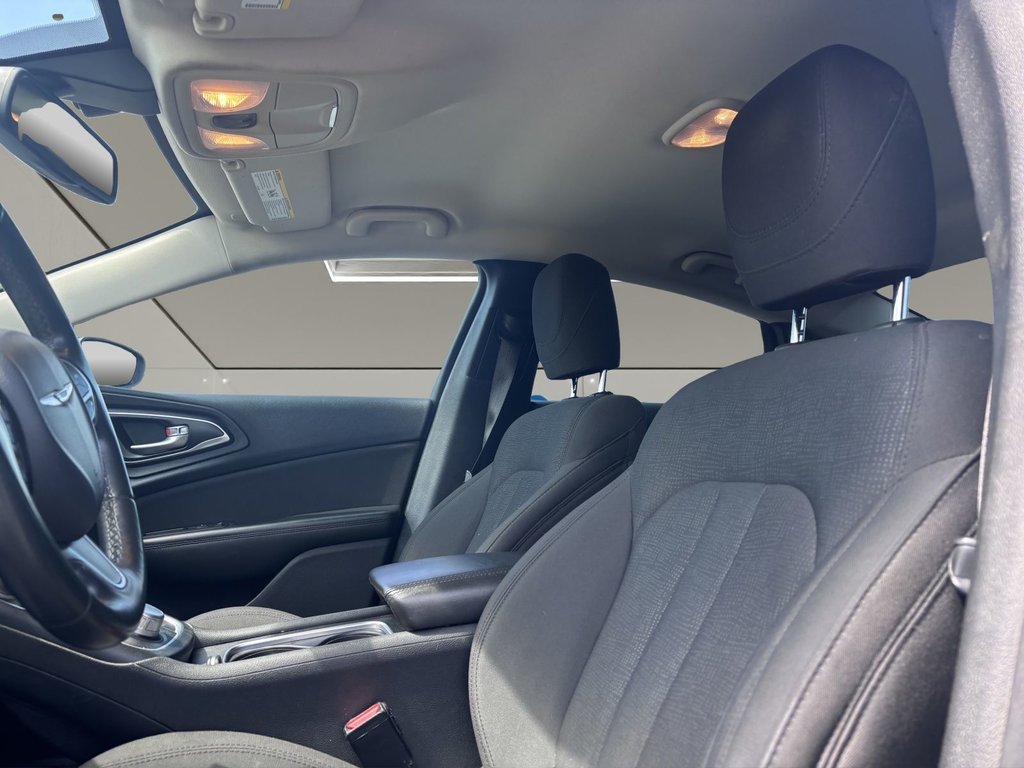 Chrysler 200 Limited 2015 à Saint-Georges, Québec - 12 - w1024h768px
