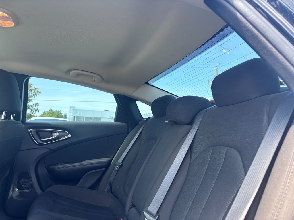 Chrysler 200 Limited 2015 à Saint-Georges, Québec - 22 - w1024h768px