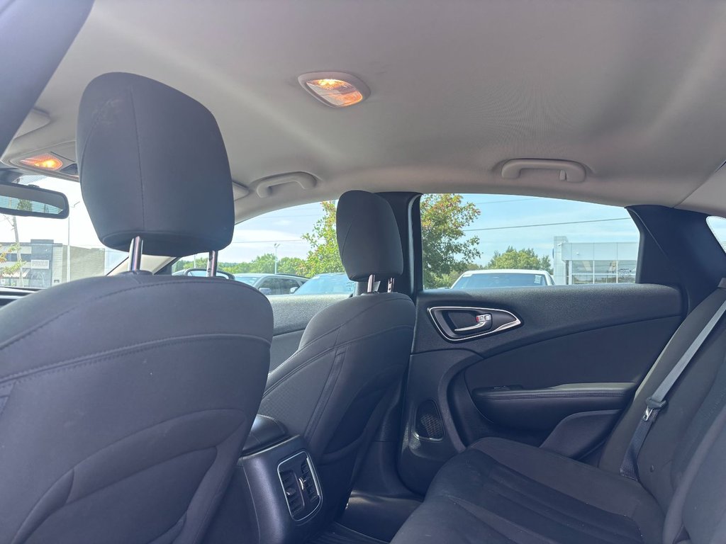 Chrysler 200 Limited 2015 à Saint-Georges, Québec - 21 - w1024h768px