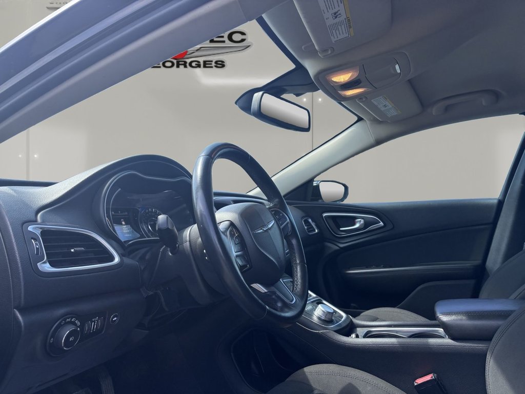 Chrysler 200 Limited 2015 à Saint-Georges, Québec - 11 - w1024h768px