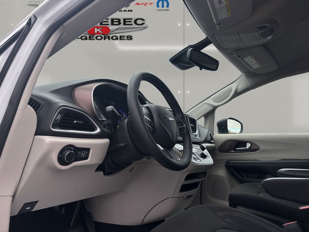 2024 Chrysler GRAND CARAVAN in Saint-Georges, Quebec - 14 - w1024h768px