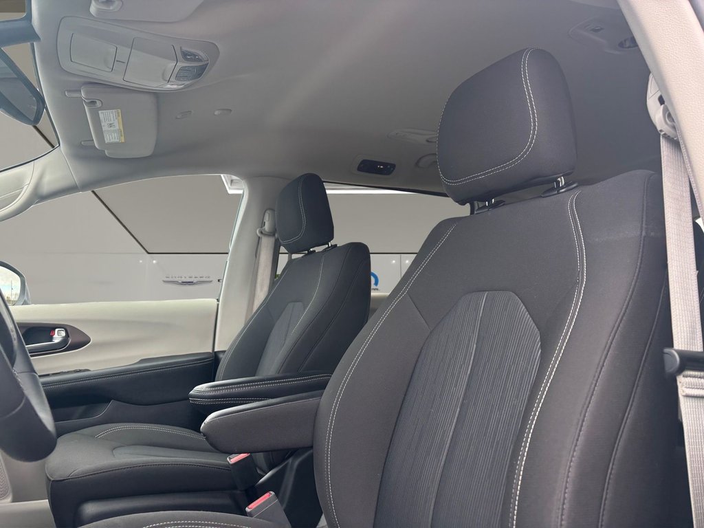 2024 Chrysler GRAND CARAVAN in Saint-Georges, Quebec - 13 - w1024h768px