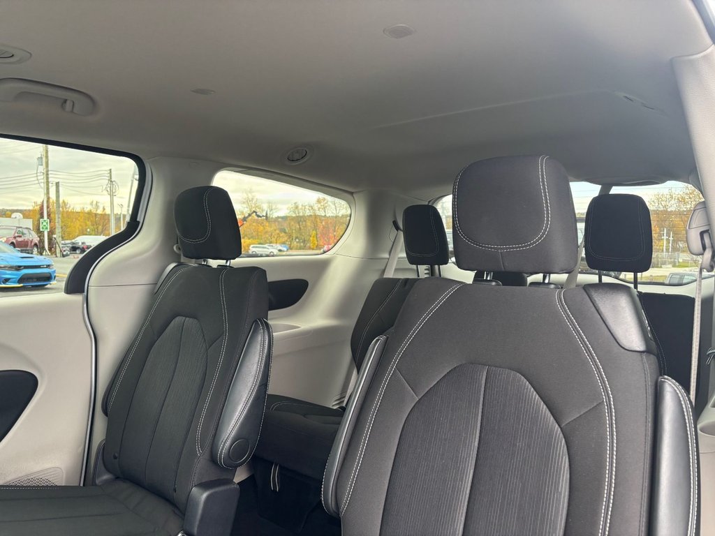2024 Chrysler GRAND CARAVAN in Saint-Georges, Quebec - 29 - w1024h768px