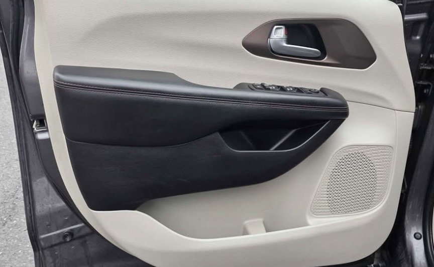 Chrysler Pacifica Touring-L Plus 2018 à Saint-Georges, Québec - 13 - w1024h768px