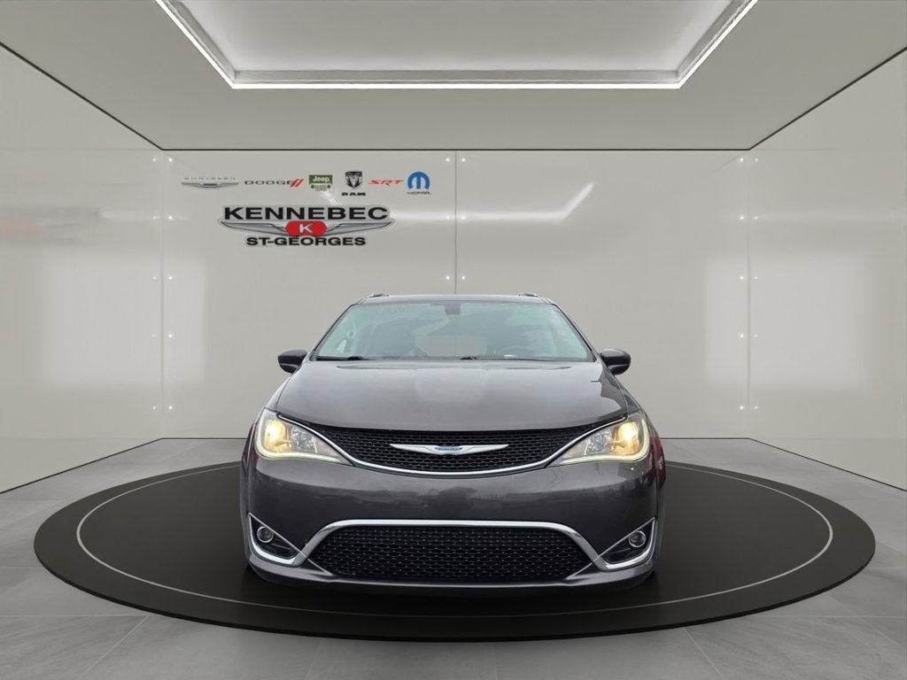 Chrysler Pacifica Touring-L Plus 2018 à Saint-Georges, Québec - 2 - w1024h768px