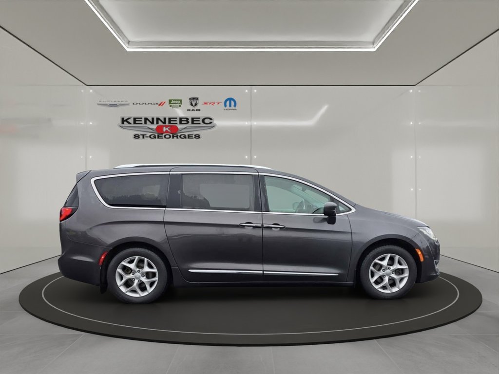 Chrysler Pacifica Touring-L Plus 2018 à Saint-Georges, Québec - 11 - w1024h768px