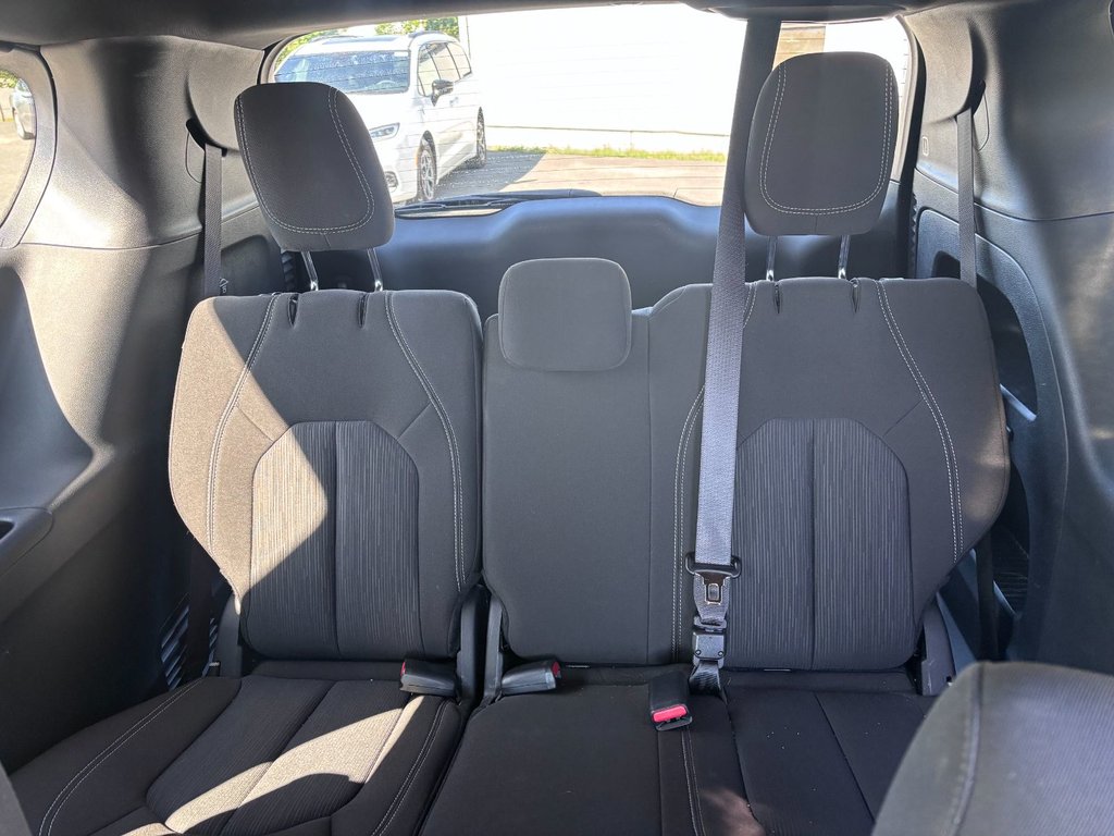 2022 Chrysler Pacifica Touring in Saint-Georges, Quebec - 26 - w1024h768px