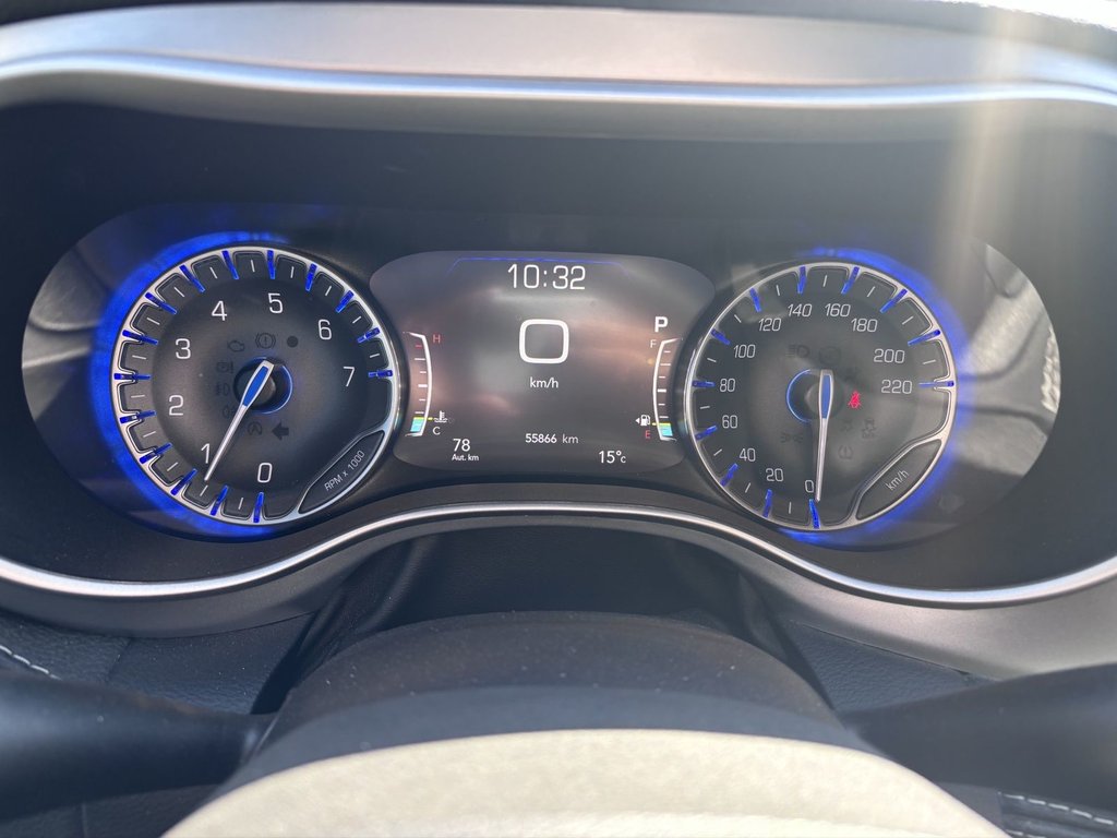 2022 Chrysler Pacifica Touring in Saint-Georges, Quebec - 16 - w1024h768px