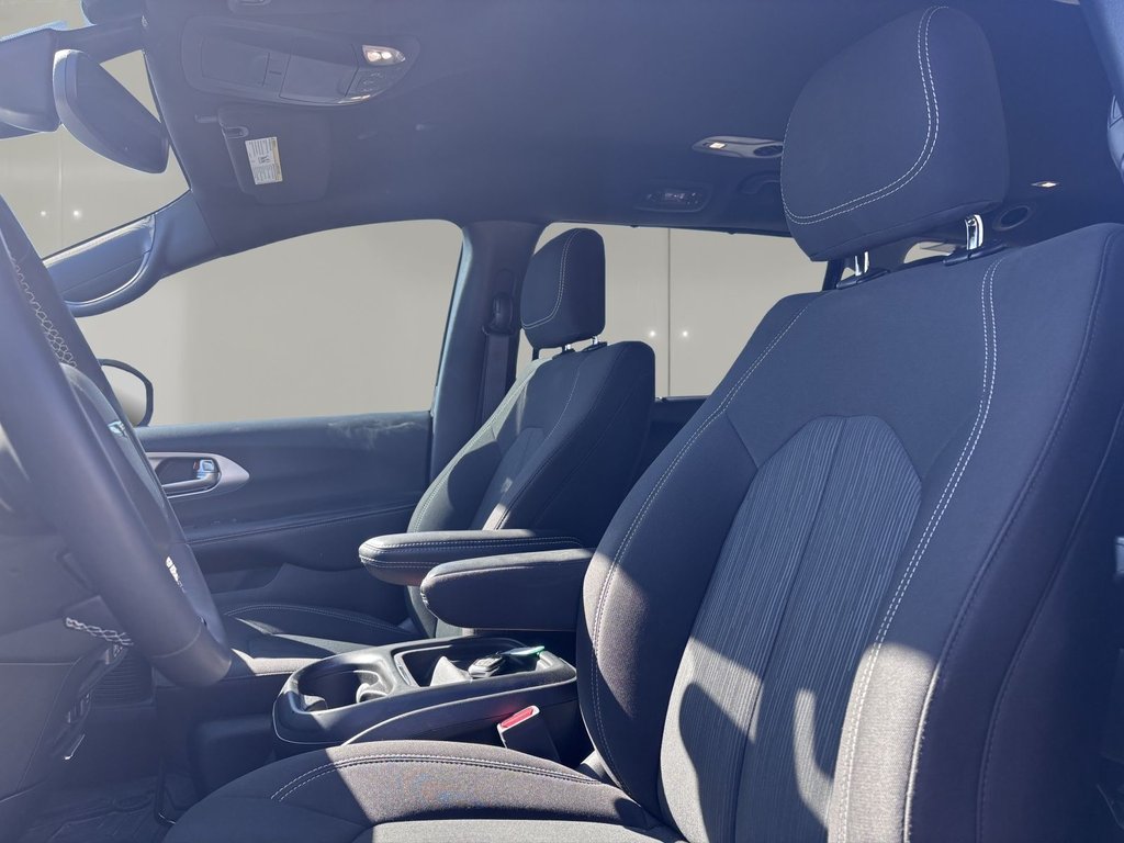 2022 Chrysler Pacifica Touring in Saint-Georges, Quebec - 15 - w1024h768px