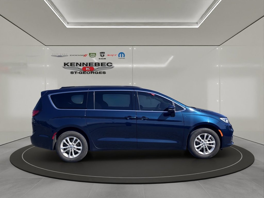 2022 Chrysler Pacifica Touring in Saint-Georges, Quebec - 10 - w1024h768px