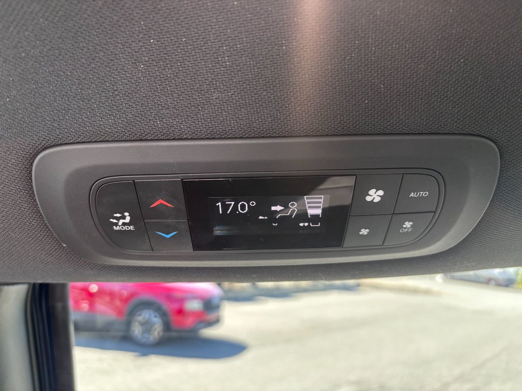 2022 Chrysler Pacifica Touring in Saint-Georges, Quebec - 23 - w1024h768px