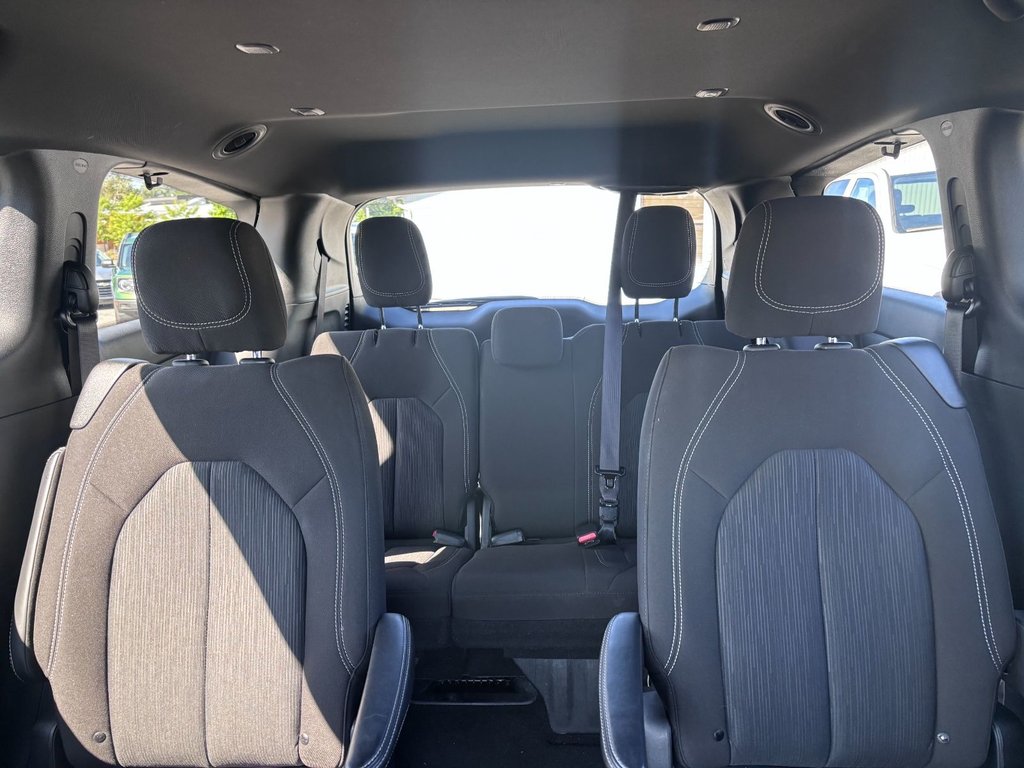 2022 Chrysler Pacifica Touring in Saint-Georges, Quebec - 22 - w1024h768px