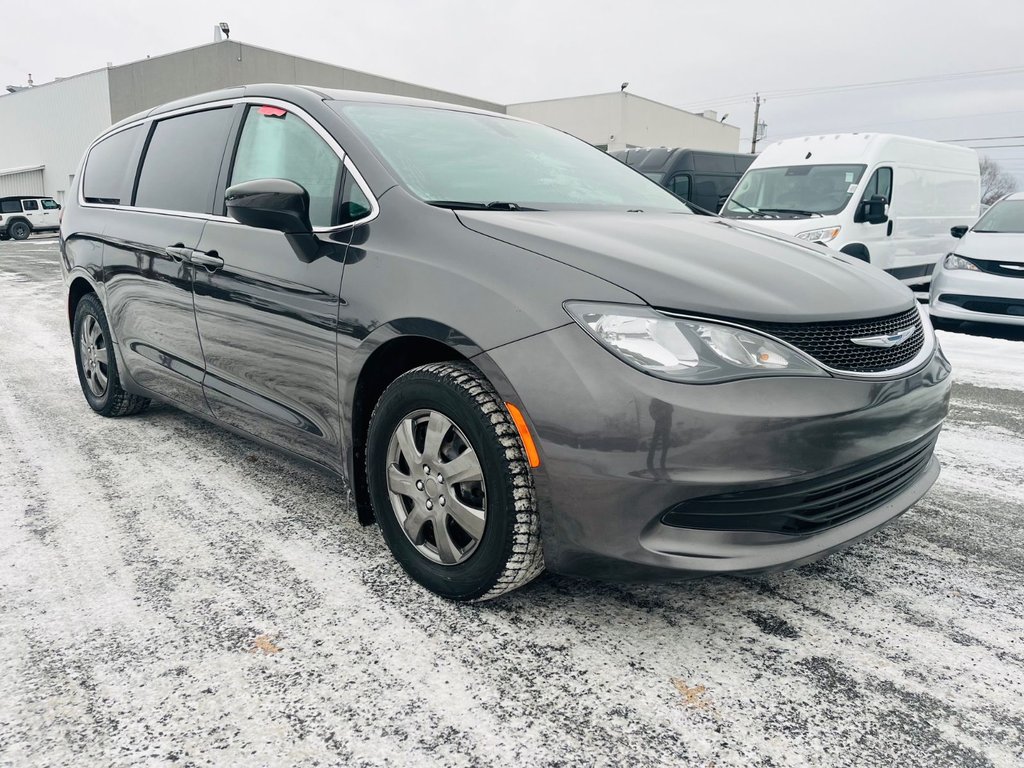 Chrysler PACIFICA LX  2018 à Saint-Georges, Québec - 1 - w1024h768px