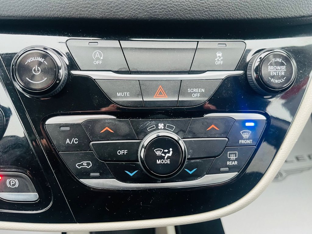 Chrysler PACIFICA LX  2018 à Saint-Georges, Québec - 18 - w1024h768px