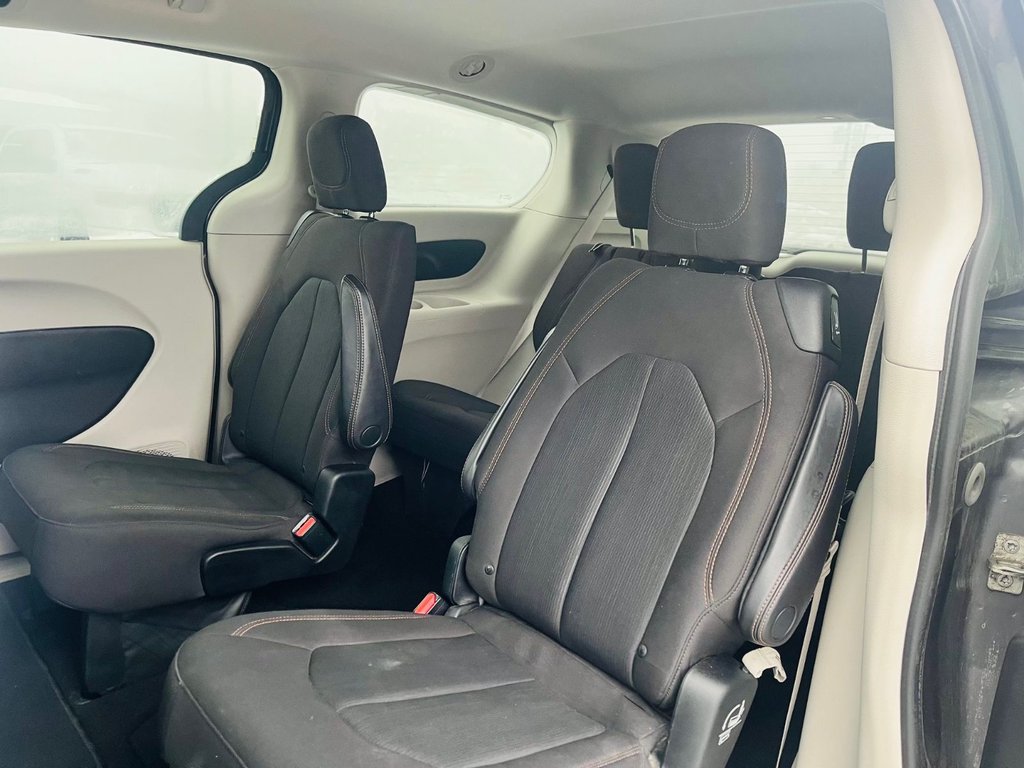 Chrysler PACIFICA LX  2018 à Saint-Georges, Québec - 8 - w1024h768px
