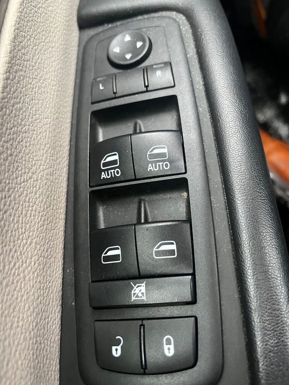 Chrysler PACIFICA LX  2018 à Saint-Georges, Québec - 12 - w1024h768px