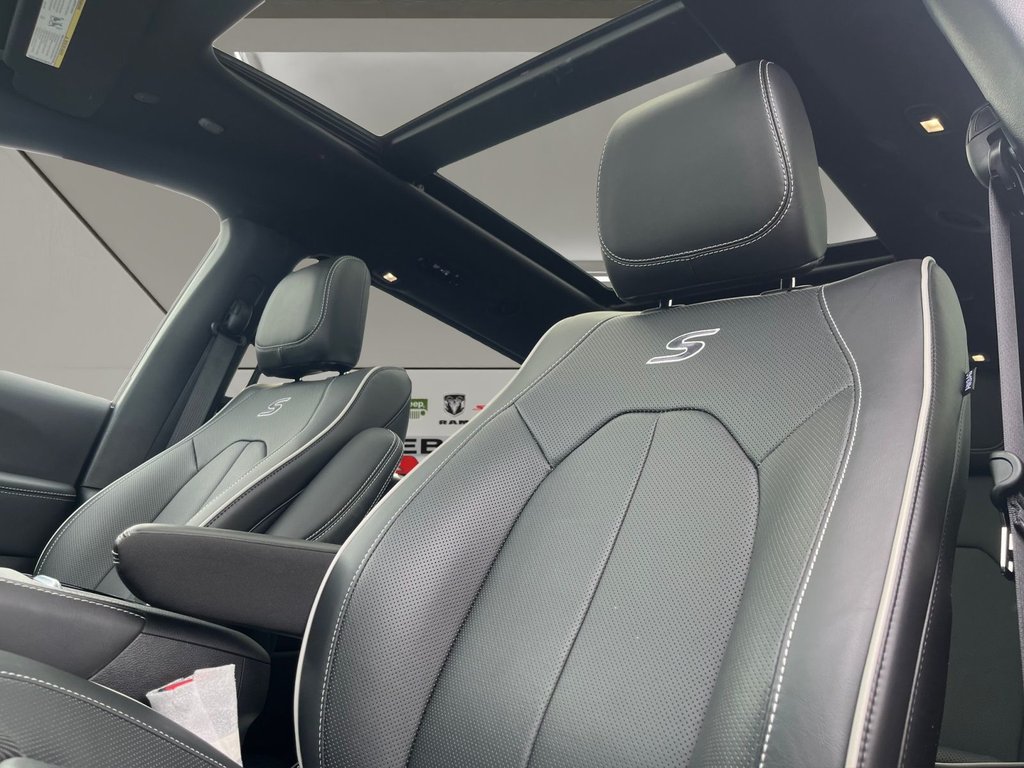 2024 Chrysler Pacifica Hybrid Premium S Appearance in Saint-Georges, Quebec - 17 - w1024h768px