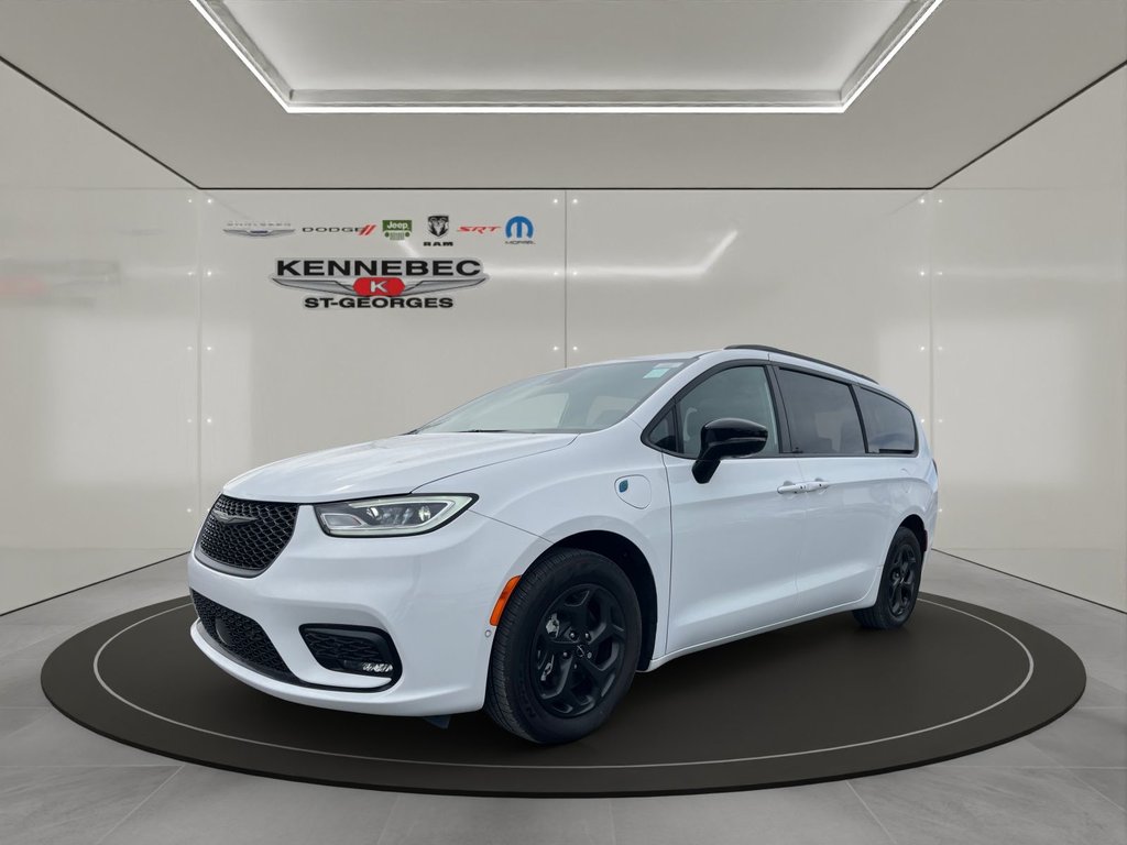 2024 Chrysler Pacifica Hybrid Premium S Appearance in Saint-Georges, Quebec - 4 - w1024h768px