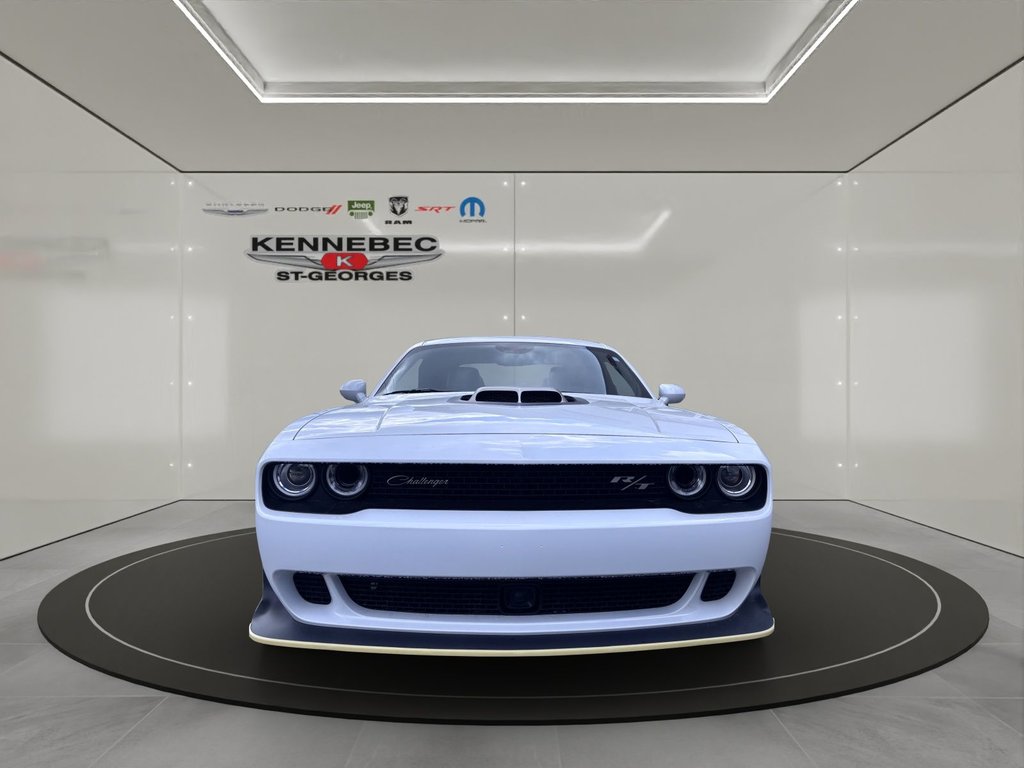 Dodge CHALLENGER R/T SCAT PACK BLANC 2023 à Saint-Georges, Québec - 2 - w1024h768px