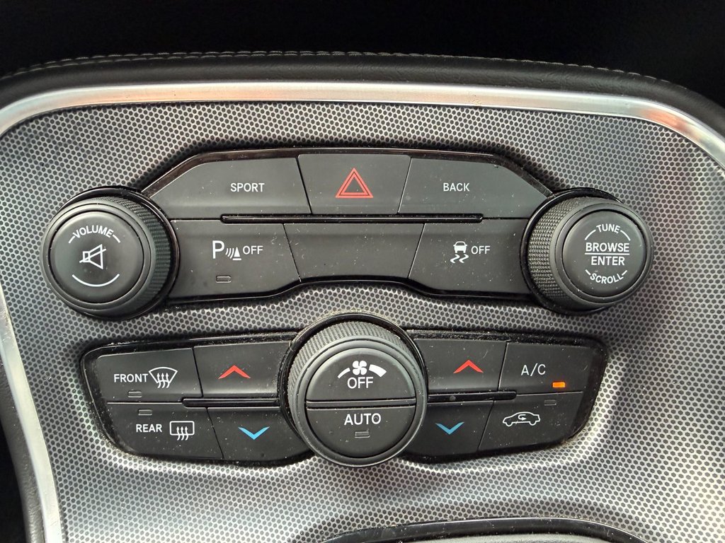 2016 Dodge Challenger SXT Plus in Saint-Georges, Quebec - 22 - w1024h768px