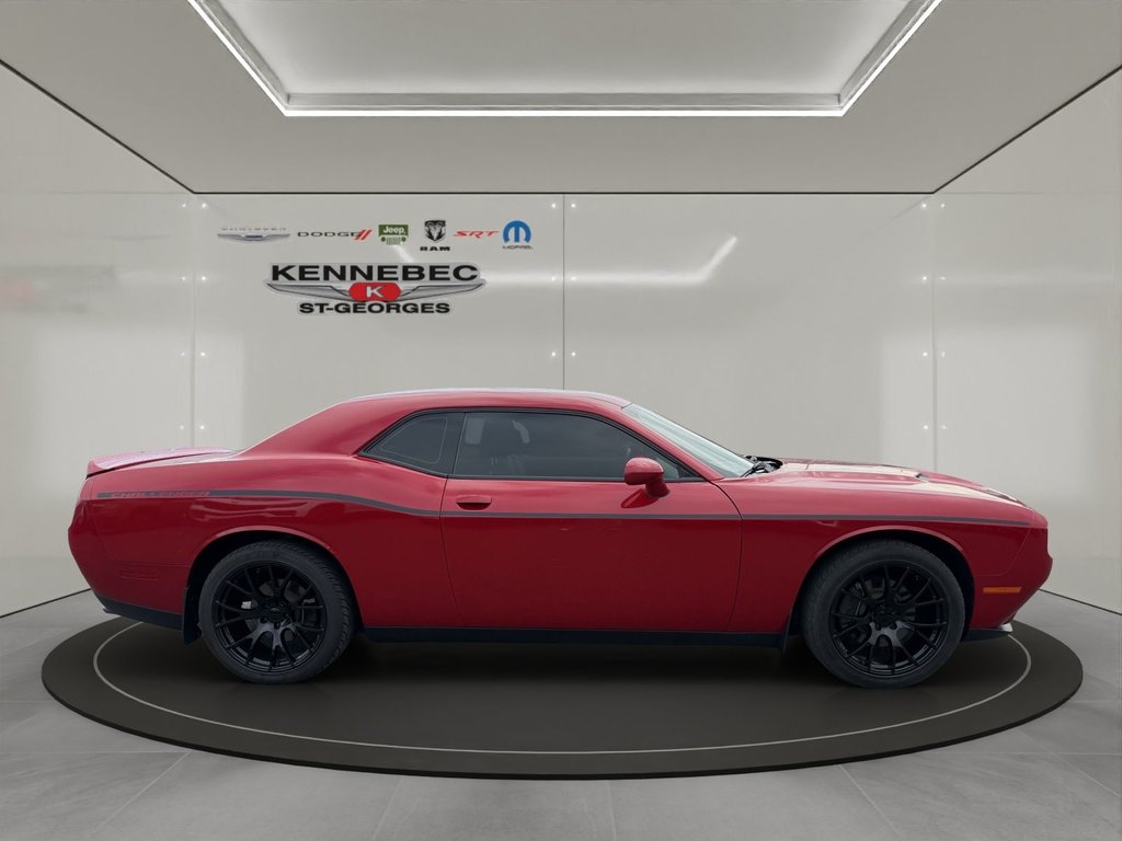 2016 Dodge Challenger SXT Plus in Saint-Georges, Quebec - 10 - w1024h768px