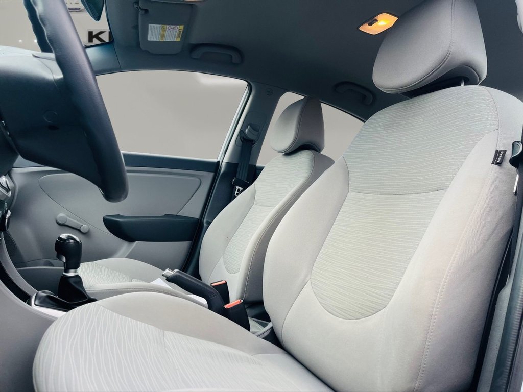 Hyundai ACCENT SE  2016 à Saint-Georges, Québec - 11 - w1024h768px